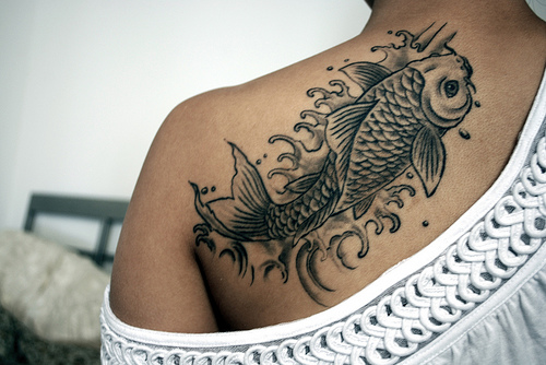 tatuaje de la mafia rusa. Y estos tatuajes de peces koi son increíblemente fantásticos.