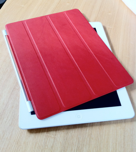 私のiPad２と風呂蓋（スマートカバー）赤