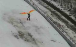 スキー　ハンググライダー　スカイスポーツ　雪　冬　失敗　海外