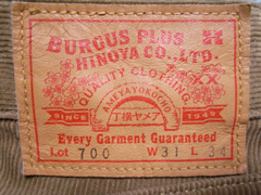 「BURGUS PLUS（バーガスプラス）」コーデュロイパンツの革パッチ