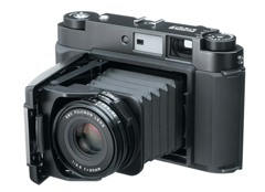 富士フイルムの中判フィルムカメラ「GF670 Professional」