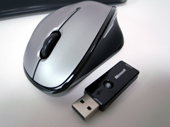「Microsoft Wireless Laser Mouse 6000 V2.0」とUSBトランシーバー