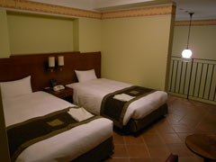 ホテルモントレ神戸のツインルームの2階の寝室