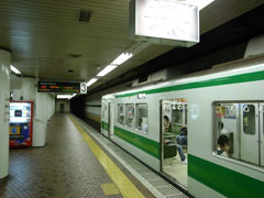 神戸市営地下鉄西神・山手線に乗車