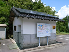 竹田城の駐車場にあったハイテクを駆使したトイレ