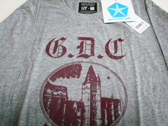 「GDC」と「UT」がコラボしたカレッジなロングTシャツ