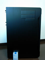 Lian LiのPCケース「Try PC-X500B」（タバコと大きさ比較）