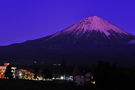 富士と民家４
