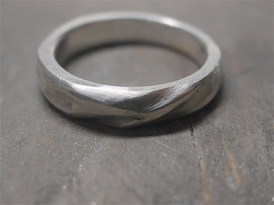 結婚指輪　凹凸