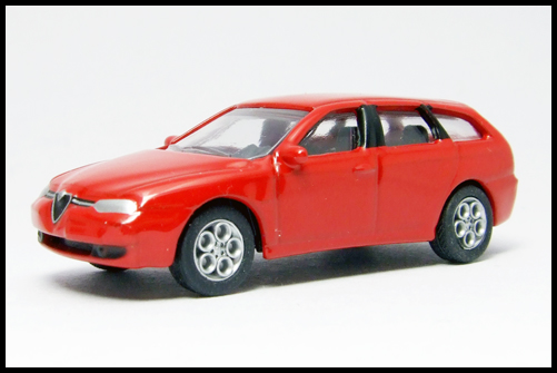 KYOSHO_Alfa_Romeo_Miniature_car_Collection2_156_SPORTWAGON_10.jpg