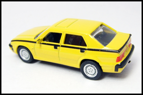 KYOSHO_Alfa_Romeo_Miniature_car_Collection2_75_Yellow_2.jpg
