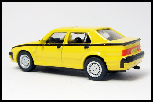 KYOSHO_Alfa_Romeo_Miniature_car_Collection2_75_Yellow_3.jpg