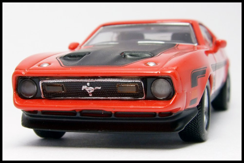 KYOSHO_USA_Sports_Car_Ford_Mustang_Mach1_Red_10.jpg