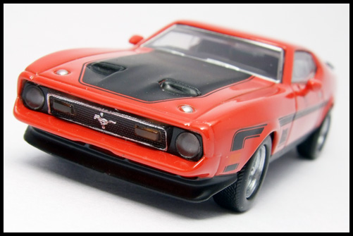 KYOSHO_USA_Sports_Car_Ford_Mustang_Mach1_Red_11.jpg