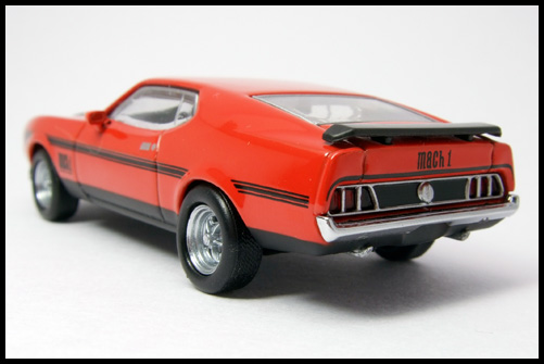 KYOSHO_USA_Sports_Car_Ford_Mustang_Mach1_Red_2.jpg