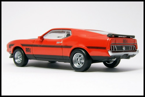KYOSHO_USA_Sports_Car_Ford_Mustang_Mach1_Red_3.jpg