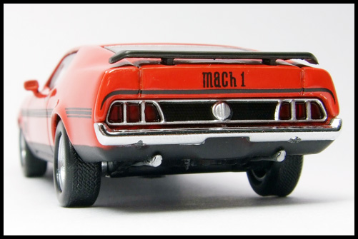 KYOSHO_USA_Sports_Car_Ford_Mustang_Mach1_Red_4.jpg