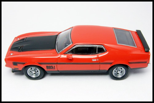 KYOSHO_USA_Sports_Car_Ford_Mustang_Mach1_Red_6.jpg
