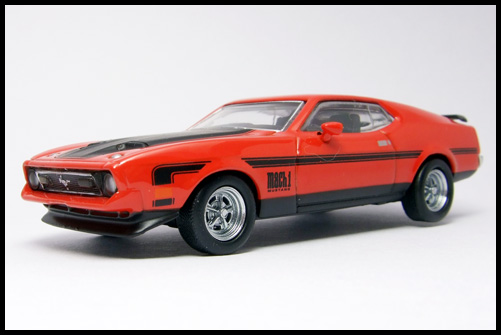 KYOSHO_USA_Sports_Car_Ford_Mustang_Mach1_Red_9.jpg