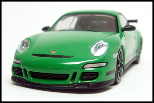 MINICHAMPS_Porsche_911_GT3_RS_10.jpg