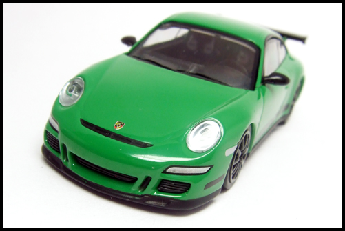 MINICHAMPS_Porsche_911_GT3_RS_11.jpg