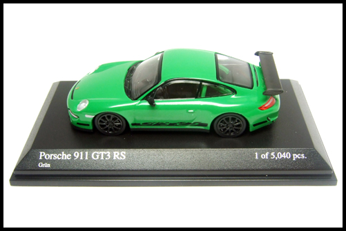 MINICHAMPS_Porsche_911_GT3_RS_14.jpg
