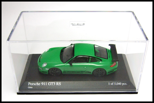 MINICHAMPS_Porsche_911_GT3_RS_15.jpg