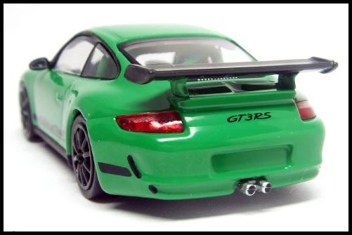 MINICHAMPS_Porsche_911_GT3_RS_4.jpg