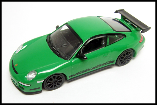 MINICHAMPS_Porsche_911_GT3_RS_7.jpg