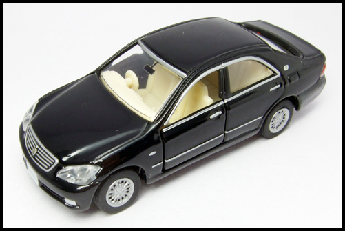 TOMICA_LIMITED_TOYOTA_CROWN_103_10.jpg