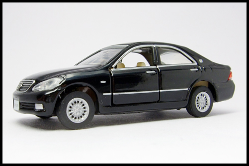 TOMICA_LIMITED_TOYOTA_CROWN_103_12.jpg