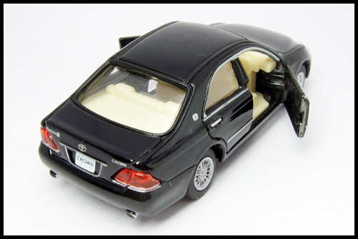 TOMICA_LIMITED_TOYOTA_CROWN_103_2.jpg