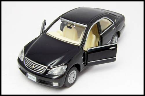 TOMICA_LIMITED_TOYOTA_CROWN_103_3.jpg