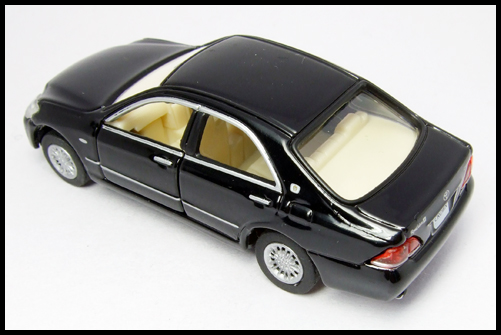 TOMICA_LIMITED_TOYOTA_CROWN_103_4.jpg