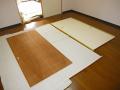 埼玉県所沢市　洋間間仕切り板戸建具　ポリ板張替え　修理中　１