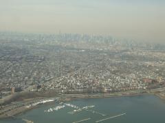 クイーンズ上空からマンハッタンが見えました！