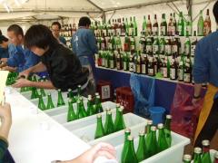 日本各地から広島へやってきた一升瓶たち