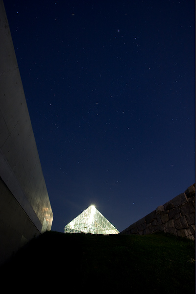 モエレ沼公園・ガラスのピラミッドと夜空
