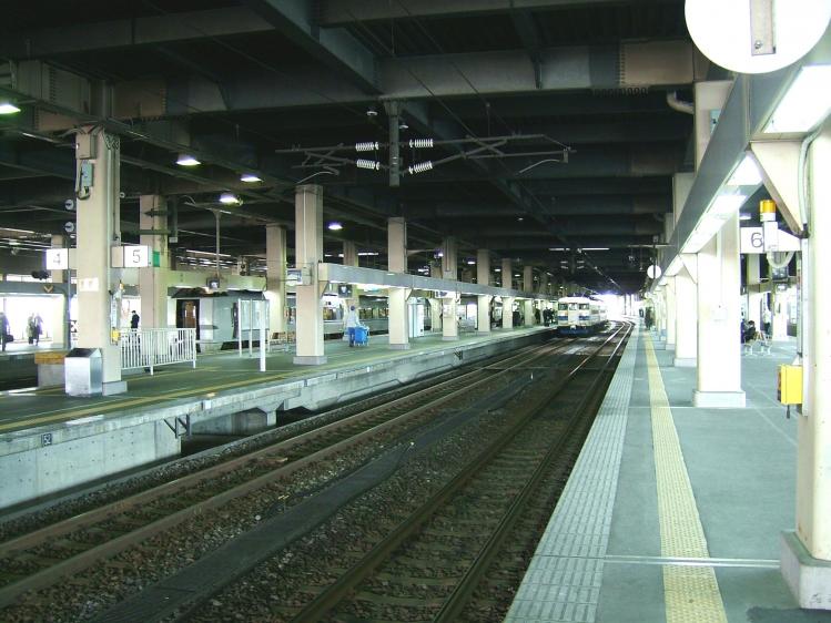 JRW-kanazawa-platform.jpg