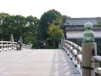 平川橋を渡り